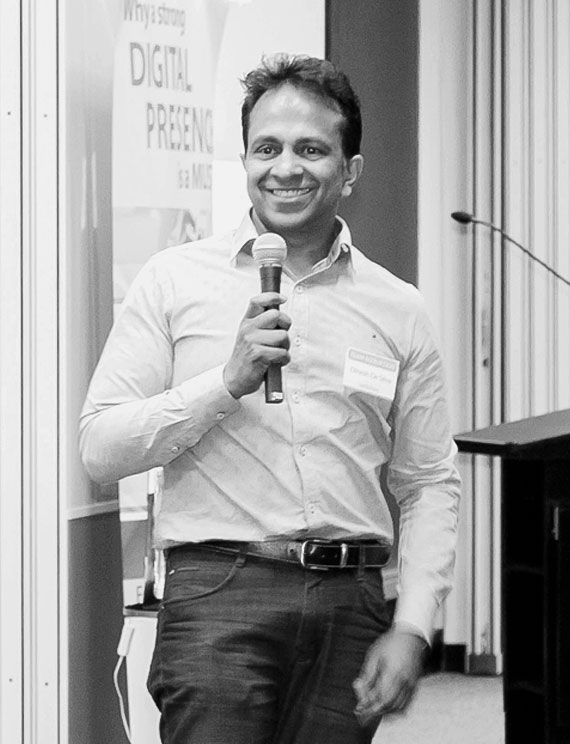 Dinesh De Silva speaking at one of NetStripes Bootcamps.